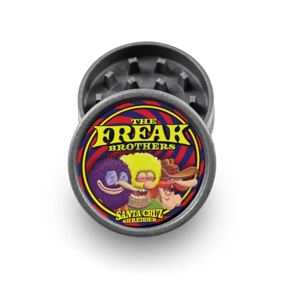 santa-cruz-shredder-hemp-grinder-2-parties-freak-brothers image 1